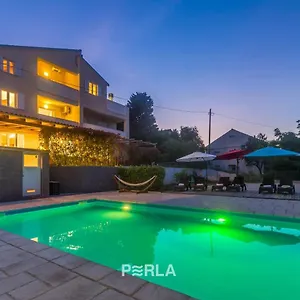 Guest house House Mirabelle With Pool 
