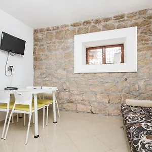 Guest house Pama ***